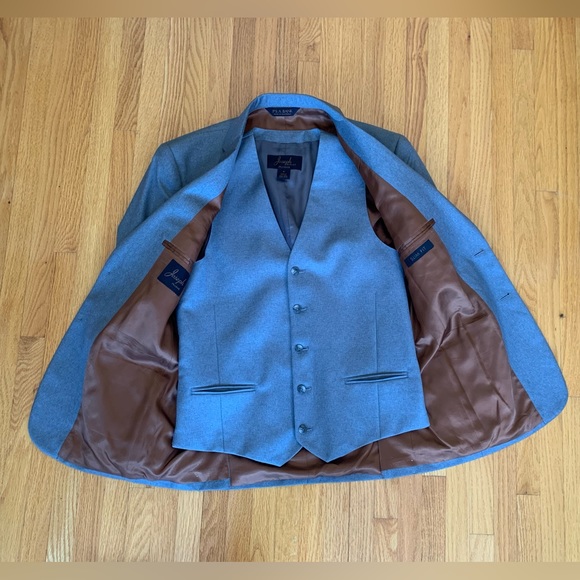 Joseph - 3 piece Jos A Bank suit with vest - grey - Picture 2 of 10